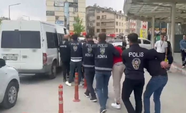 Sosyal medyada silah teşhir edenlere operasyon: 14 gözaltı