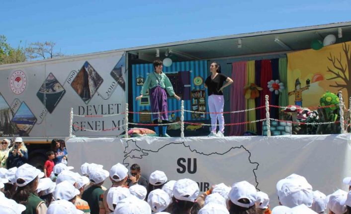 Su tasarrufunu tiyatro ile öğreniyorlar