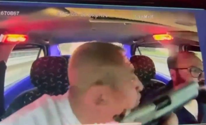 Takside dehşet anları kamerada...Taksiciyi silahla gezdirdi, sonra da parasını gasp etti