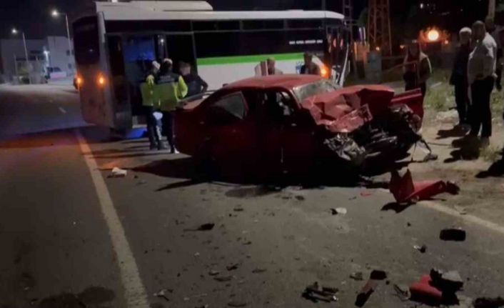 Tekirdağ’da otomobille minibüsün kafa kafaya çarpıştığı kaza kamerada: 1 ağır yaralı