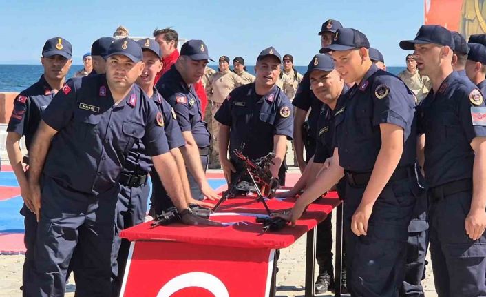 Tekirdağ’da özel bireyler için düzenlenen temsili yemin töreninde komandolardan nefes kesen gösteriler