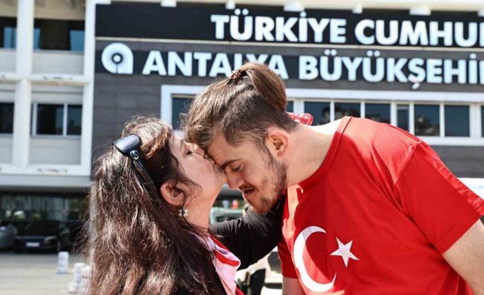 Temsili askerlik yapacak engelli bireylere davullu-zurnalı uğurlama