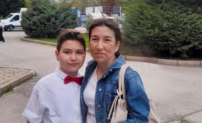 Tepebaşı Belediyesi İki Elin Sesi Var Çocuk Korosu, minik Efe’nin iyileşmesinde umut oldu