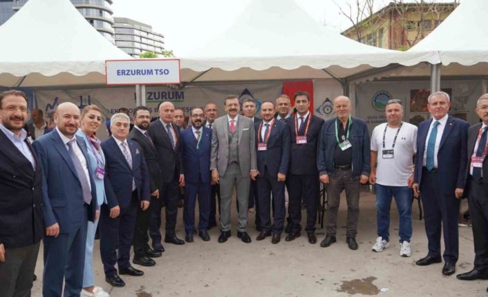 TOBB Başkanı Hisarcıklıoğlu’ndan ETSO standına ziyaret