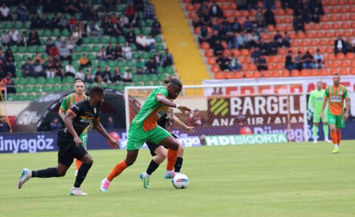 Trendyol Süper Lig: Alanyaspor: 1 - Kayserispor: 0 (İlk yarı)