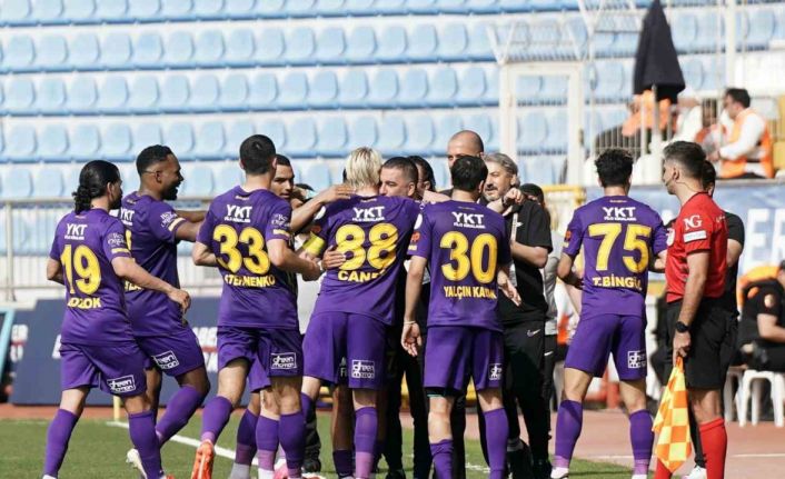 Trendyol Süper Lig: Eyüpspor: 2 - Antalyaspor: 0 (İlk yarı)