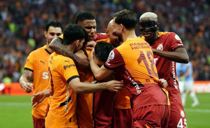 Trendyol Süper Lig: Galatasaray: 1 - Başakşehir: 0 (İlk yarı)
