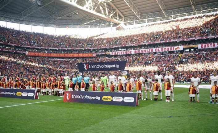 Trendyol Süper Lig: Galatasaray: 2 - Sivasspor: 0 (Maç devam ediyor)