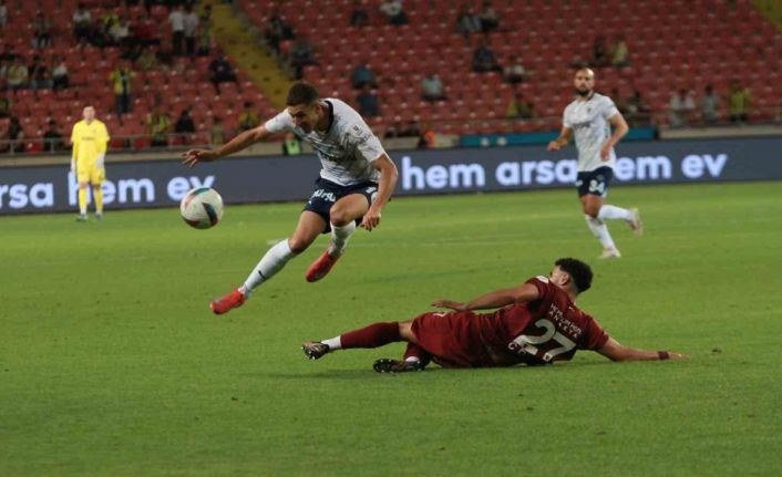 Trendyol Süper Lig: Hatayspor: 1 - Fenerbahçe: 1  (İlk yarı)