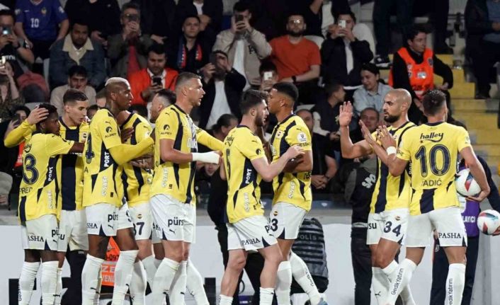 Trendyol Süper Lig: RAMS Başakşehir: 0 - Fenerbahçe: 1 (İlk yarı)