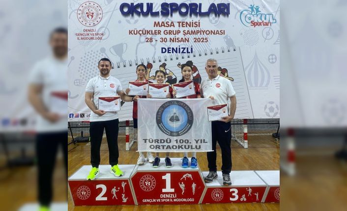 Türdü 100. yıl ortaokulu kız masa tenisi takımı grup şampiyonu oldu