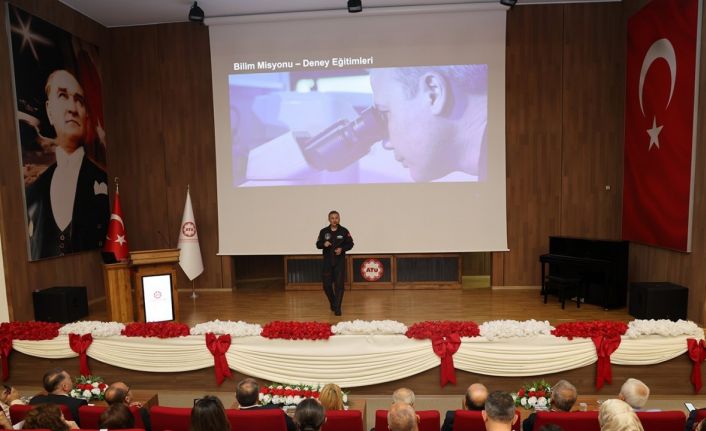 Türkiye’nin ilk astronotu Alper Gezeravcı ATÜ’de öğrencilerle buluştu