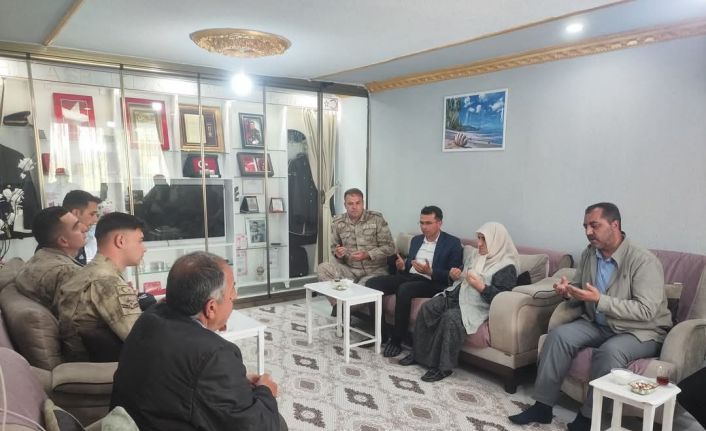 Tutak’ta Anneler gününde anlamlı ziyaret