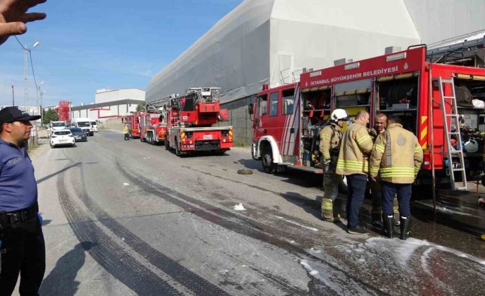 Tuzla’da fabrika yangını: Jeneratörden çıkan alevler dış cepheye sıçradı