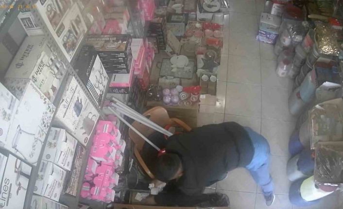 Üç iş yerini soydu, "İş yerlerine bir şeyler sormak için girdim" dedi