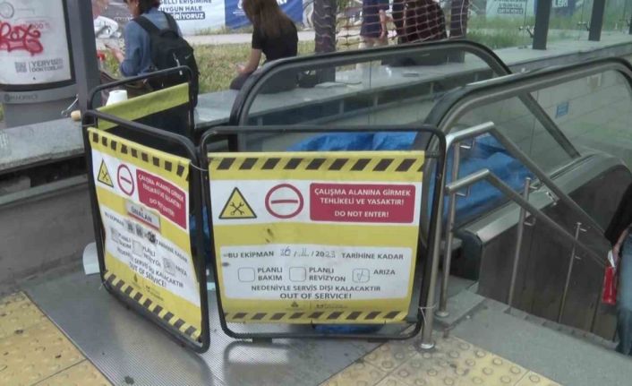 Ünalan Metro İstasyonu’nda yürüyen merdiven kırıldı