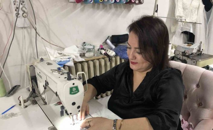 Üniversite okuyup edindiği mesleğini bırakıp gelinlikçi oldu