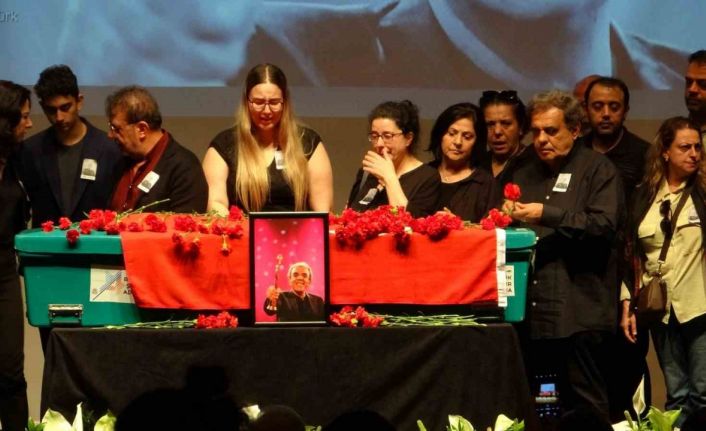 Ünlü yönetmen Ali Özgentürk memleketinde son yolculuğuna uğurlandı