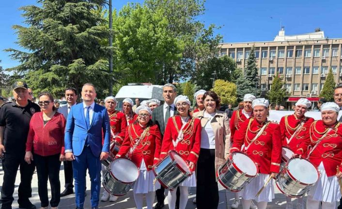 Uşak’ta engellilere farkındalık yürüyüşü gerçekleştirildi