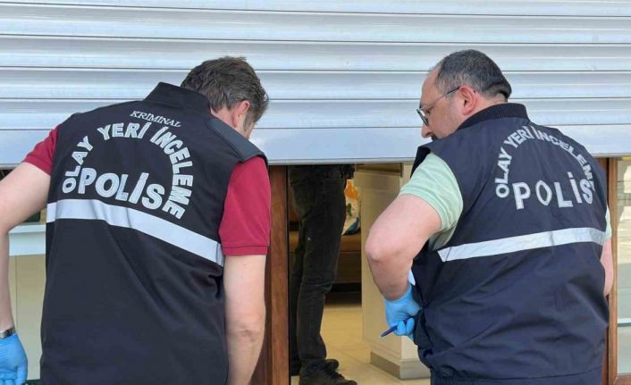 Uşak’ta kuyumcuya silahlı saldırı düzenleyen 19 yaşındaki genç 2 kişiyi yaraladı