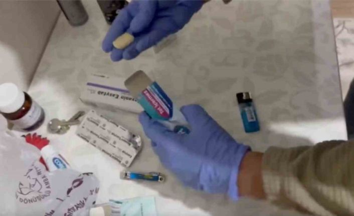 Uyuşturucuları, ilaç kapları ile çamaşır makinesindeki çoraplara zulalamışlar