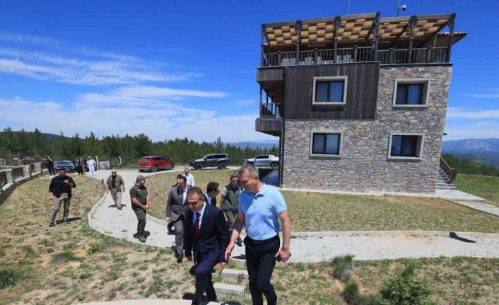 Vali Akbıyık yangın gözetleme kulesinde incelemelerde bulundu