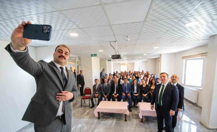 Vali Aydoğdu Çayırlı’da öğretmenlerle bir araya geldi