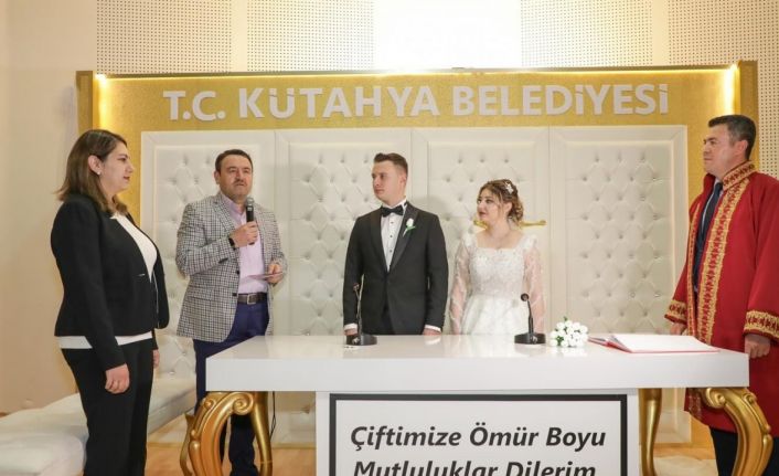 Vali Musa Işın, nikâh töreninde genç çiftin mutluluğuna ortak oldu