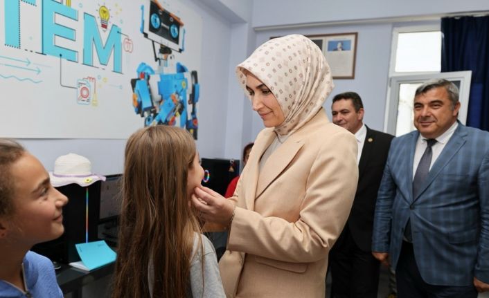 Vali Yiğitbaşı, Kodlama ve Sanat Atölyesi’ni ziyaret etti