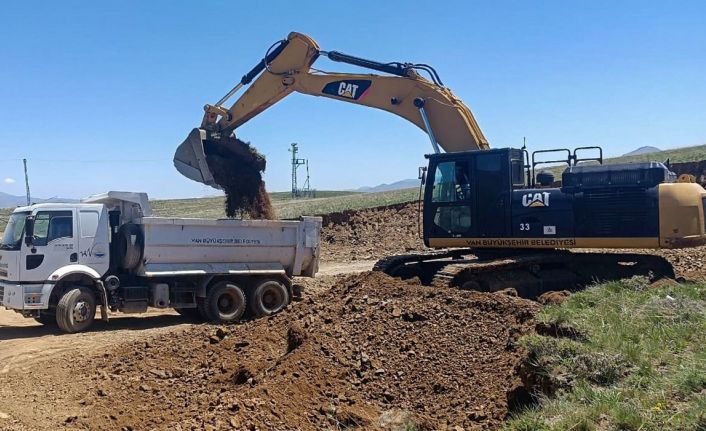 Van Büyükşehir Belediyesi kent merkezi ve kırsalda çalışmalarını sürdürüyor