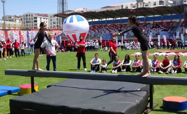 Van’da 19 Mayıs coşkuyla kutlandı