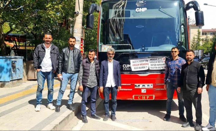 Van’da CHP Lideri Özgür Özel’e pankartlı protesto