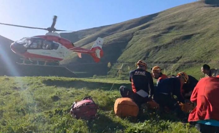 Van’da kayalıklarda mahsur kalan şahıs kurtarıldı