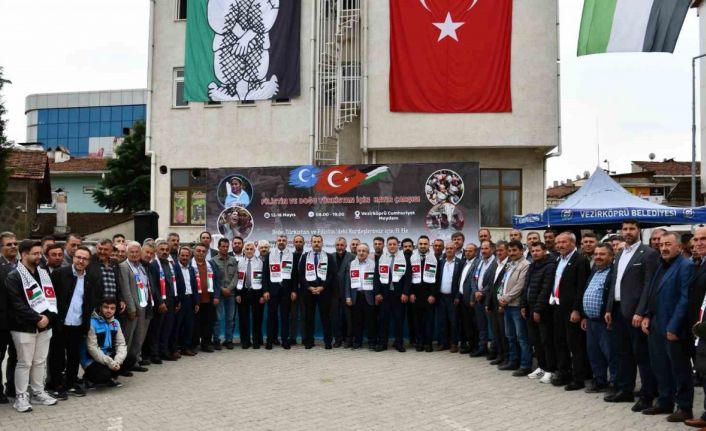 Vezirköprü’de Filistin ve Doğru Türkistan için hayır çarşısı