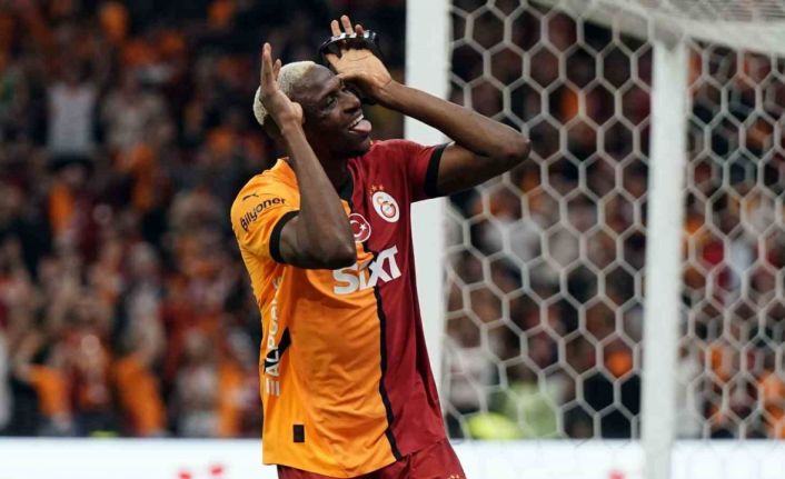 Victor Osimhen sezonu 37 golle tamamladı