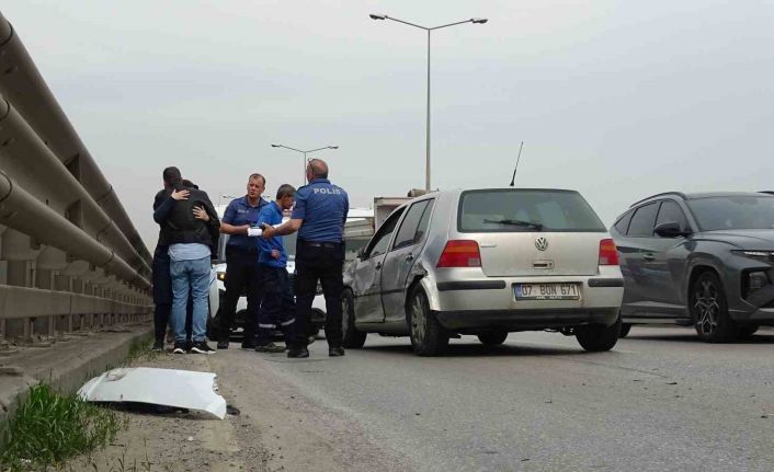 Viyadük üstünde yakıt tankerinin karıştığı kaza: 1 yaralı