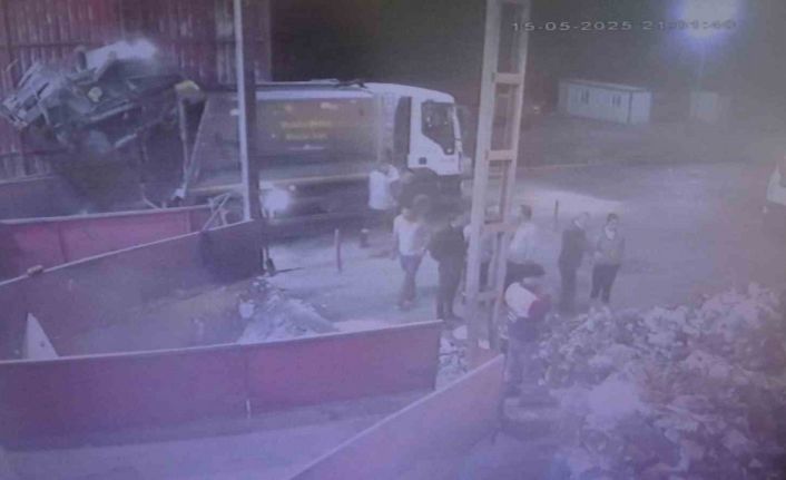 Yanlışlıkla çöpe atılan hatıra kolye 7 ton çöpün içinde bulundu