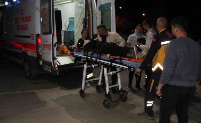 Yayalara çarpan motosikletli kaçtı: 3 yaralı