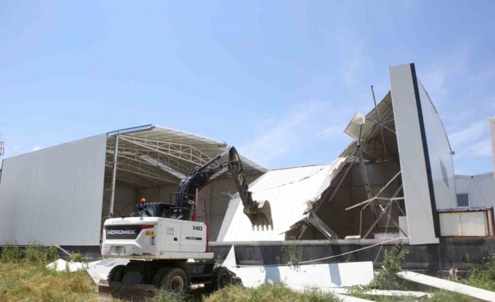 Yaylacık’ta kaçak depo yıkıldı