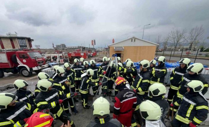 Yeni itfaiyeciler göreve hazır