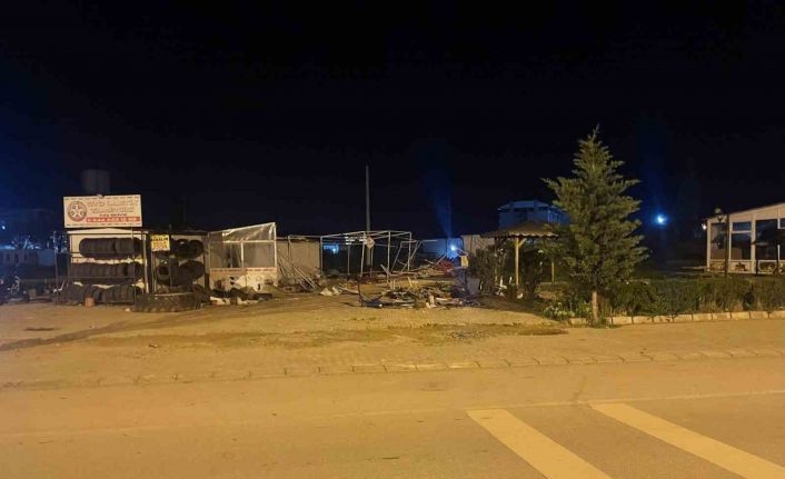 Yıkım yapılacak iş yerinde zabıta ekipleriyle çalışanlar arasında kavga: 5 yaralı