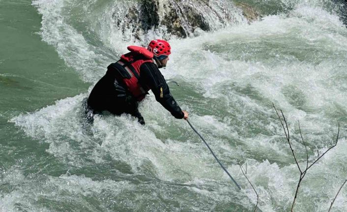 Yüksekova’da 8 gün önce derede kaybolan çocuk için arama çalışmaları devam ediyor