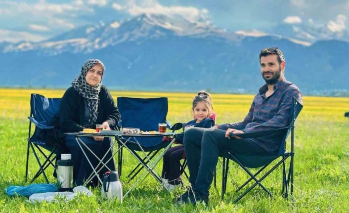 Yüksekova’da iki mevsim arası renk cümbüşü