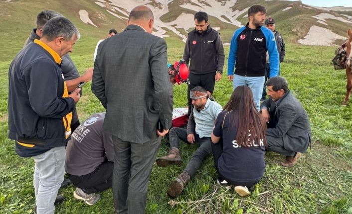 Yüksekova’da ot toplarken bayılan genç için ekipler seferber oldu