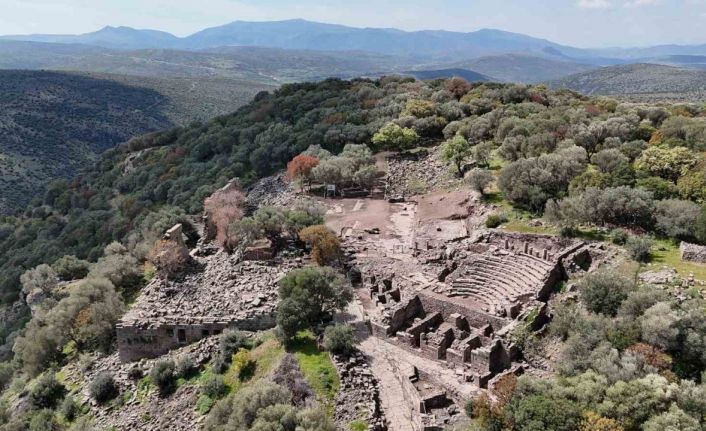 Yunusemre’den Aigai kazı çalışmalarına destek