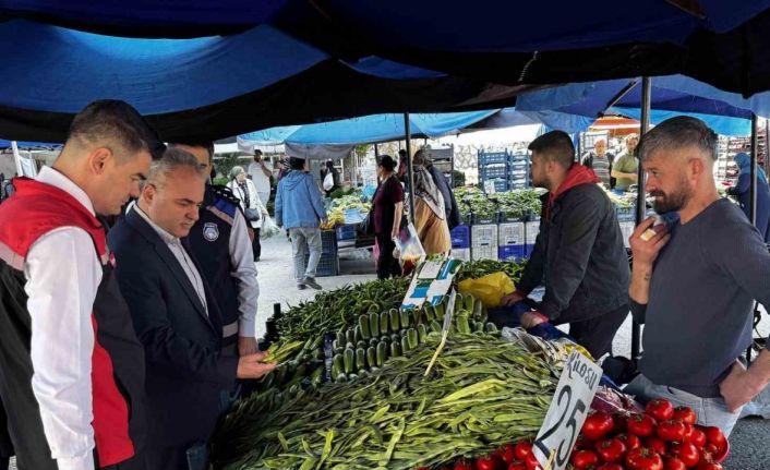 Zabıta ekiplerinden semt pazarında hijyen denetimi