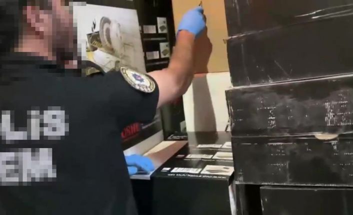 Züccaciye ürünlerinin arasında 35 bin paket kaçak sigara ele geçirildi