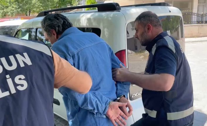 15 yıl hapis cezası olup 12 yıldır firarda olan şahıs otogara kardeşini karşılamaya gidince yakalandı