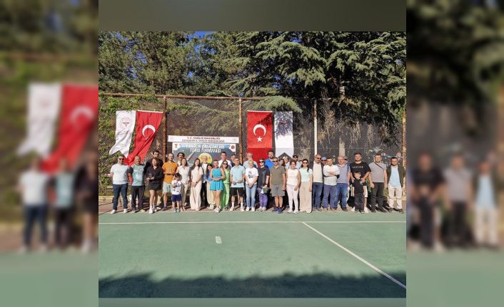 ’1. Sağlık Çalışanları Tenis Turnuvası’ kupa töreniyle sona erdi