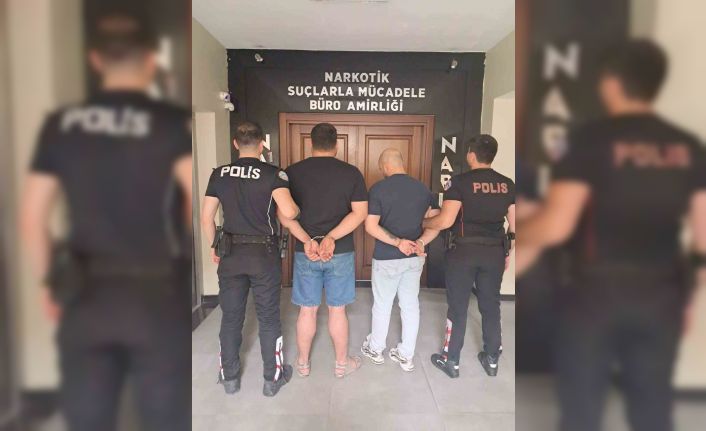 2 şüphelinin üzerinden 162 adet sentetik ecza hapı ele geçirildi